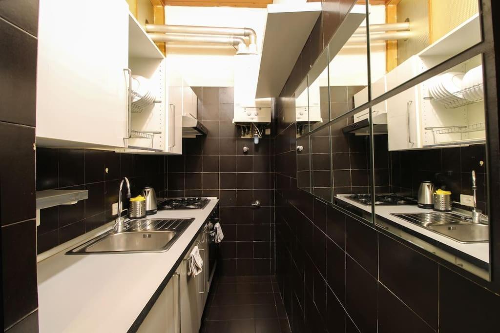 Lovely 2 Bedroom Apartment-6 Pax By Yourhost * Rom